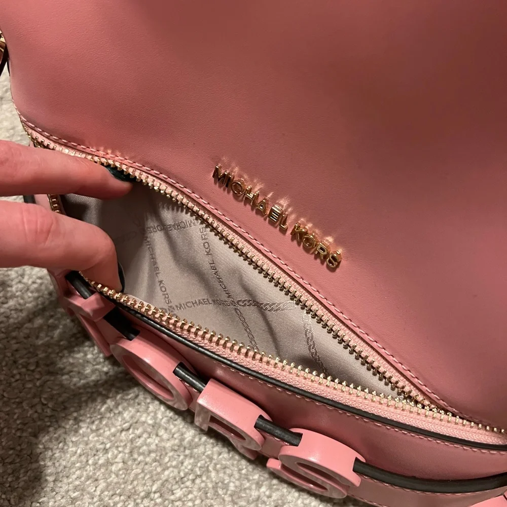 BRAND NEW MK RHEA ZIP IN ~CARNATION~ 🩷 - Picture 12 of 13